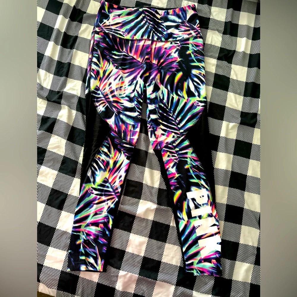 Victoria Secret Ultimate Leggings Size Medium - Picture 1 of 4